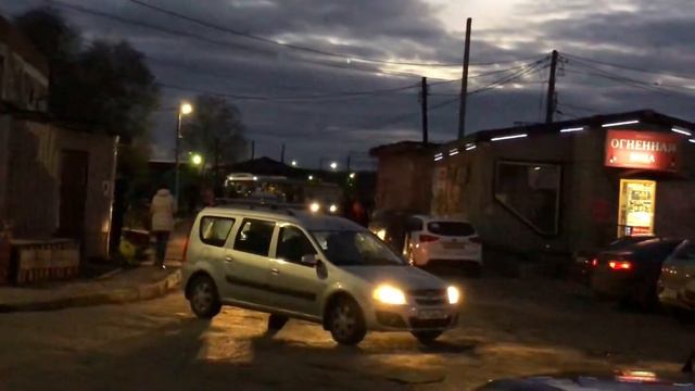 Чехов, мкрн Столбовая, Привокзальная пл, 2 снаружи съёмка в 18 00 смотреть онлайн