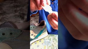 Красим кроссовки ЗЕЛЁНКОЙ в домашних условиях