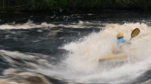 Фристайл-каякинг, тренировки на бурной воде в Тивдии (5.06.2022) и тест каяков от "Mad Shed".