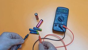 Как проверить заряд батарейки своими руками без специальных приборов