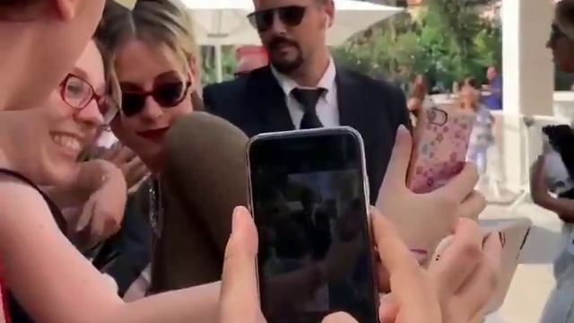 #kristenstewart #SEBERG #Venezia76 look at her SWEETNESS  