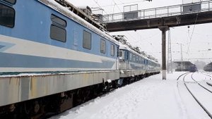 Электровоз ЧС2-625 с перегонемыми электровозами ЧС2 на базу запаса Мжа