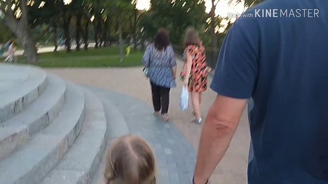 Vlog #2 Киев.Новый пешеходный мост. Класная детская площадка. #київ #киев #блогерукраина #блогер #б