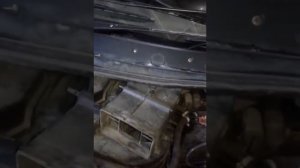 Чистка радиатора кондиционера Mazda Bongo Frendee часть 1