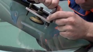 Ремонт скола лобового стекла с ОБОГРЕВОМ Trim