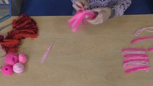 Изготовление собачки из ниток