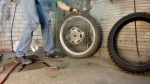 Kawasaki KLX 650 замена передней шины