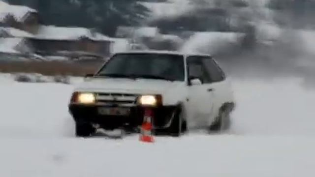 Зимнее катание на озере смотреть онлайн