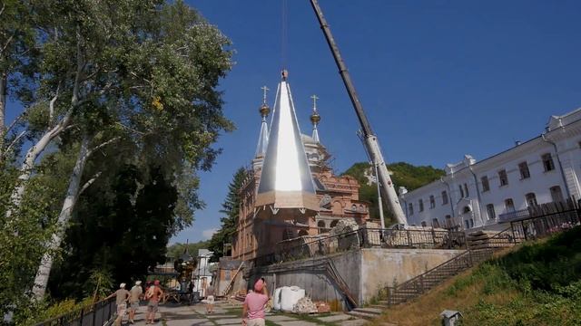 Установка крестов и куполов на храм св. Иоанна Русского. 26.07.2017г. смотреть онлайн