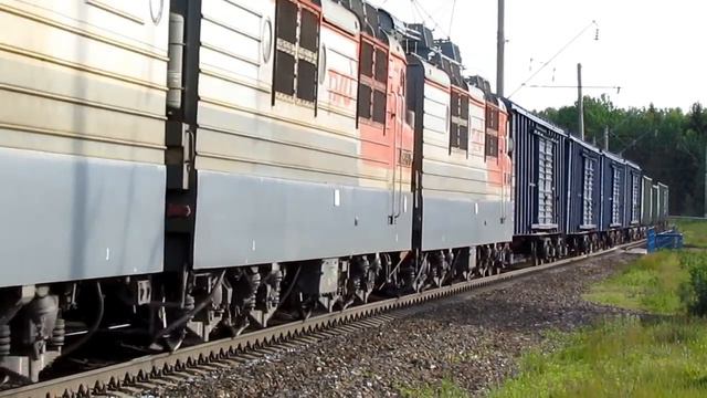 ВЛ80С 1075 проезжает s-образную кривую и мост через реку Соть. Перегон Макарово - Пречистое. смотреть онлайн