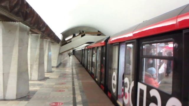 Новый поезд "Москва-2020" отправляется от станции "Китай-Город" и уносится в 2021-й год! смотреть онлайн