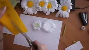 Как сделать объемную ромашку из бумаги своими руками.