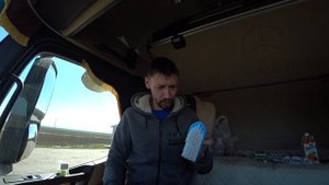 КАК ПОЧИСТИТЬ КАБИНУ ГРУЗОВИКА ИЗНУТРИ