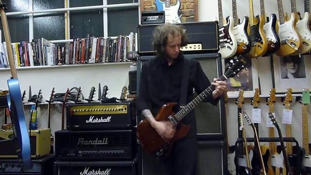 1972 Gibson SG Special смотреть онлайн