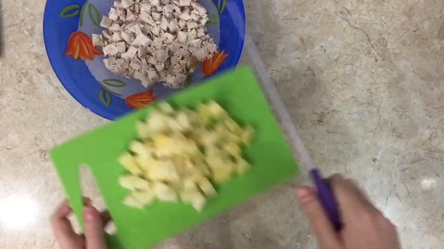 Салат с ананасом. Рецепт вкусного салата. Салат из филе. Простой и лёгкий рецепт. смотреть онлайн