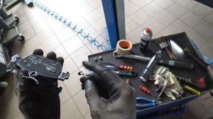 Skoda Octavia A8, Octavia IV замена задних тормозных колодок с эл. ручником (антисанкционный метод