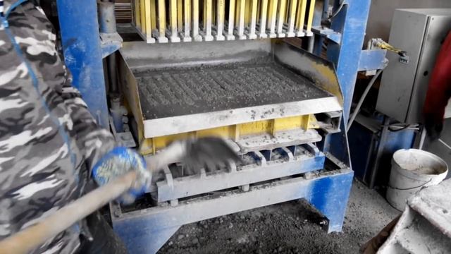 Процесс изготовление шлакоблоков/The Process Of Manufacturing Cinder Blocks