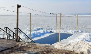 Крещенская купель , пляж Юбилейный. Владивосток