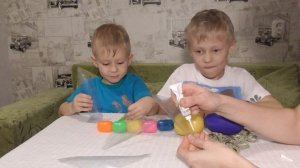 Поделка из бросового материала. Стрекоза из капсул от киндеров.