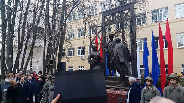 На торжественном открытии Памятника Военным Врачам и Медицинским Сестрам. смотреть онлайн