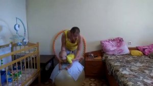 Занятия на фитболе с ребенком 7-8 месяцев