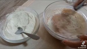 Беру стакан кефира и стакан варенья ,всё смешала и вкуснятина к чаю готова.