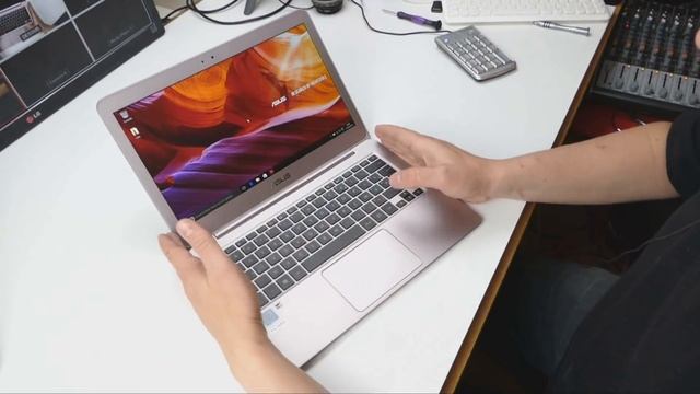 Asus Zenbook UX305C : Le bonheur coûte si cher aujourd'hui смотреть онлайн