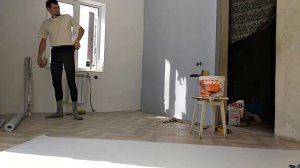 Клеим обои на кухне. Ремонт дома своими руками.