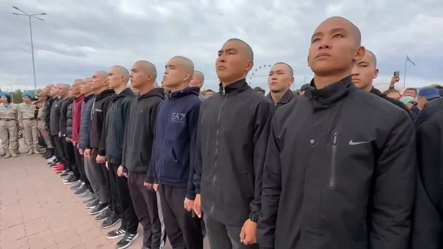 В Актюбинске прошли торжественные проводы призывников на службу смотреть онлайн