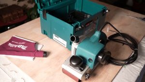 146. Szlifierka taśmowa Makita 9403