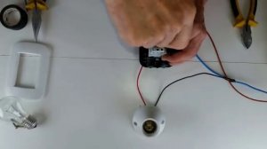 COMO CONECTAR UNA LLAVE DE UN PUNTO Y TOMACORRIENTE - HOW TO CONNECT A KEY POINT AND OUTLET