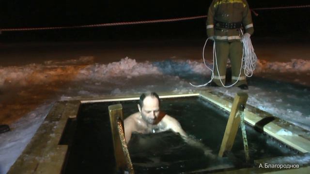 Похвистнево. Крещения Господне на реке Б.Кинель в полночь 19 января 2019. смотреть онлайн