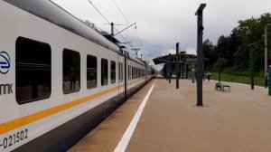 Новая ЭП2Д-0215 рейсом Москва - Голутвин и ЭД4М-0278 рейсом Ипподром - Москва на платформе Кратово.