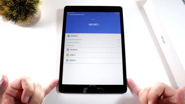 iPad 8 обзор и распаковка / Все что нужно знать про самый дешевый Apple iPad 2020