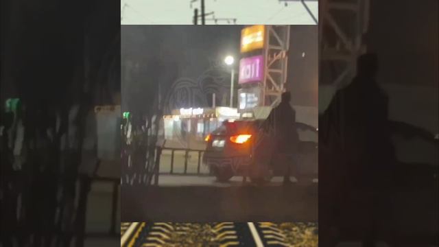 Воронеж: в социальных сетях сообщают о мужчине с автоматом около ТЦ "Армада". ⚡