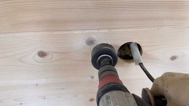 Как сделать отверстие в дереве под розетку и выключатель. смотреть онлайн