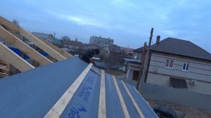 Укрепление стропильной системы вальмовой крыши одноэтажного дома / Обрешетка