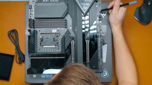 7x m.2 slots, BUT It DOESN'T have WHAT!!!!??? ? | MSI Z790 Godlike Motherboard