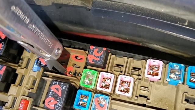 2009 Ford Focus Blower Motor Relay & Fuse, Blower Motor Resistor Location смотреть онлайн