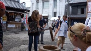 Япония. Русские в Японии. Приготовление Мочи. Наши тоже попробовали))