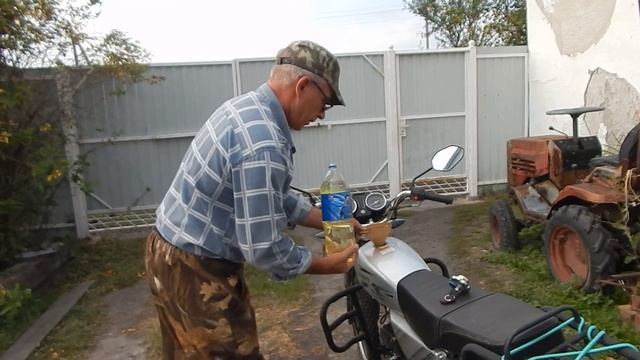 Теперь я знаю емкость топливного бака моего мопеда... смотреть онлайн