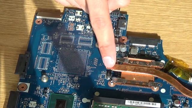 Как разобрать и почистить от пыли ноутбук Dell Inspiron 15-3521 смотреть онлайн