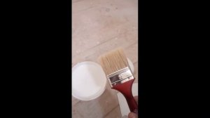 Наносим лак на фактурную штукатурку