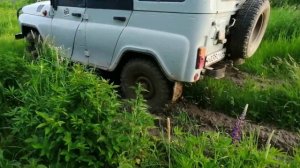 Наш уаз на военных мостах на бездорожье