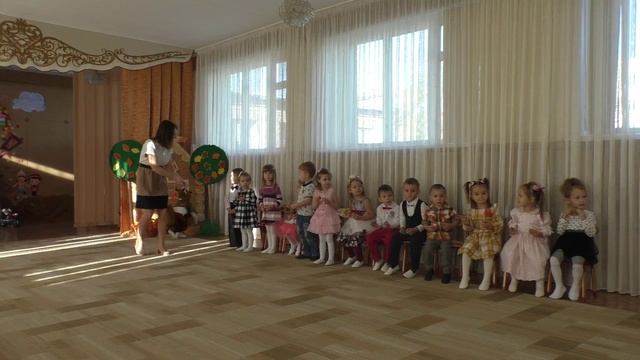 Танец с Белочкой (группа Жемчужинка).avi