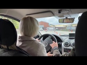 Урок вождения на автодроме