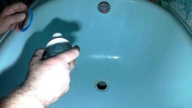 Удаляем старую и ставим новую самую простую запорную арматуру ванной. Guru from the USSR. смотреть онлайн