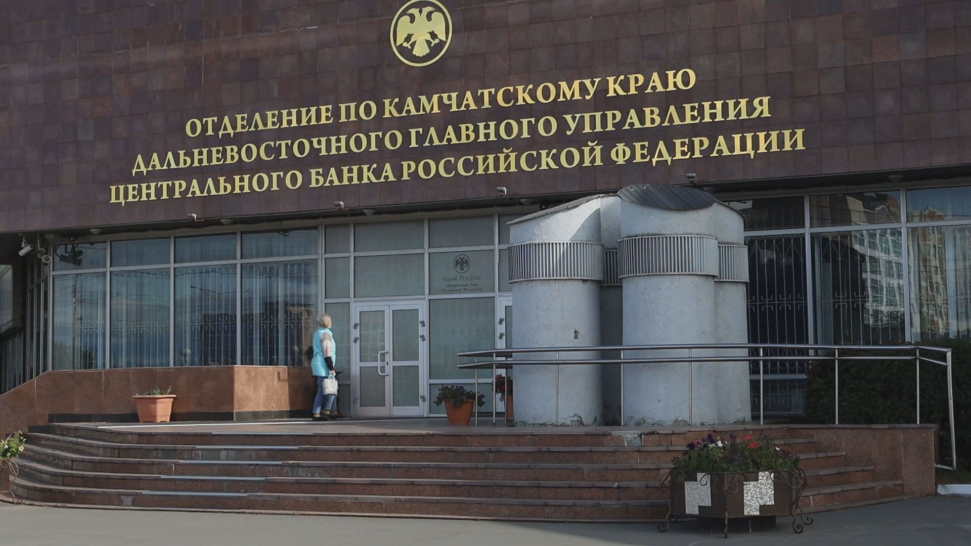 ЖАЛУЮТСЯ НА КИБЕРМОШЕННИКОВ