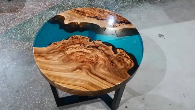 КАКИМ ДОЛЖЕН БЫТЬ СТОЛИК ИЗ СЛЭБА ПОД ГЛЯНЦЕВЫМ ЛАКОМ?! смотреть онлайн