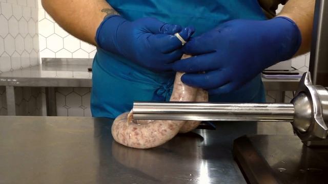 Аля Краковская колбаса! В нашем новом цеху! Мясо соль специи любовь и знания! Вот и весь рецепт! смотреть онлайн